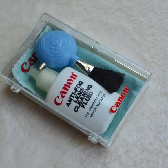 Canon Camera And Lens Cleaning Kit - Picture 2 of 10